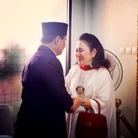 Mesra-mesraan Prabowo-Titiek di Depan Relawan