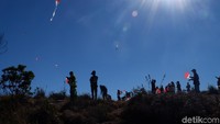Festival layang-layang ini untuk membedakan Gunung Prau dengan gunung-gunung lainnya saat HUT RI. Biasanya kegiatan hanya upacara bendera (Uje/detikTravel)