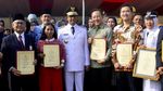Anies Beri Penghargaan untuk Bank DKI