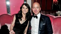 Dia mendapatkan kekayaan sekitar US$ 59 miliar. Memang, sebelum bercerai dengan Bezos, Scott bergabung dengan The Giving Pledge. Kampanye yang dibangun oleh Bill Gates, Warren Buffet dan Melinda untuk mendorong orang-orang super kaya untuk menyumbang kekayaan demi tujuan filantropi. Getty Images, Vogue.