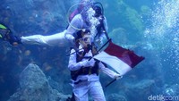 Marsha Aruan terlihat mengenakan busana lengkap seperti Paskibraka. Foto: (Ismail/detikHOT)