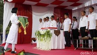 Turut hadir jajaran Direksi PT Pupuk Indonesia (Persero), jajaran Direksi PT Pupuk Kalimantan Timur, dan masyarakat serta pelajar Pulau Sebatik.  Turut hadir pula Dandim dan Tim KSPP I Kementerian BUMN.