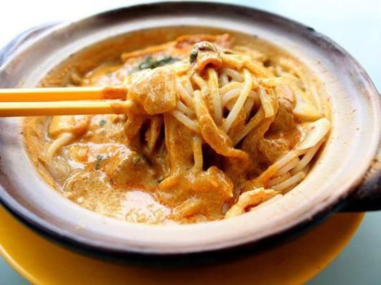 Sluurp! Laksa Singapura yang Gurih Enak Ada di 8 Tempat Ini Sluurp! Laksa Singapura yang Gurih Enak Ada di 8 Tempat Ini