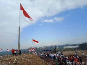 Begini Cara Pemulung di Jember Rayakan HUT Kemerdekaan RI