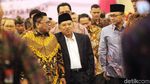 Gaya Jusuf Kalla Hadiri Peringatan Hari Konstitusi di MPR
