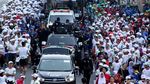 Mobil Jadul hingga Moge Iringi Pawai Obor Asian Games Menuju GBK