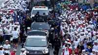 Acara puncak kirab obor Asian Games 2018 ini pun berjalan seru dan meriah. Warga tampak memenuhi jalanan dan antusias ikut serta dalam pawai obor Asian Games 2018 ini.