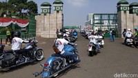 Untuk diketahui, rute perjalanan iring-iringan motor ini melewati kawasan Monas, Stasiun Gambir, Jalan MH. Thamrin, Jalan Jendral Sudirman, Gedung MPR-DPR dan diakhiri di Gelora Bung Karno. Foto: Ridwan Arifin