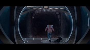Adegan ini dinilai cukup realistis dalam menggambarkan sosok hiu prasejarah itu. Foto: YouTube/WarnerBrosIndia