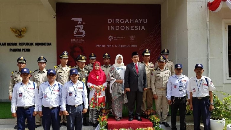 Pekik Merdeka Polisi-Tentara Kamboja di Peringatan HUT ke-73 RI Pekik Merdeka Polisi-Tentara Kamboja di Peringatan HUT ke-73 RI