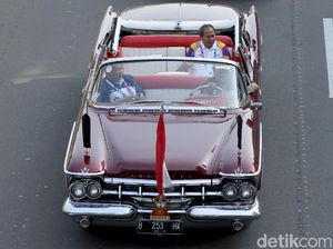Mobil Jadul hingga Moge Iringi Pawai Obor Asian Games Menuju GBK