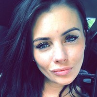 Daripada ditabung atau berinvestasi, sayangnya Callie ketika langsung menggunakannya untuk membeli pakaian, operasi payudara, dan bagi-bagi hadiah kepada teman dan saudara.  Foto: Instagram/@callierogers86