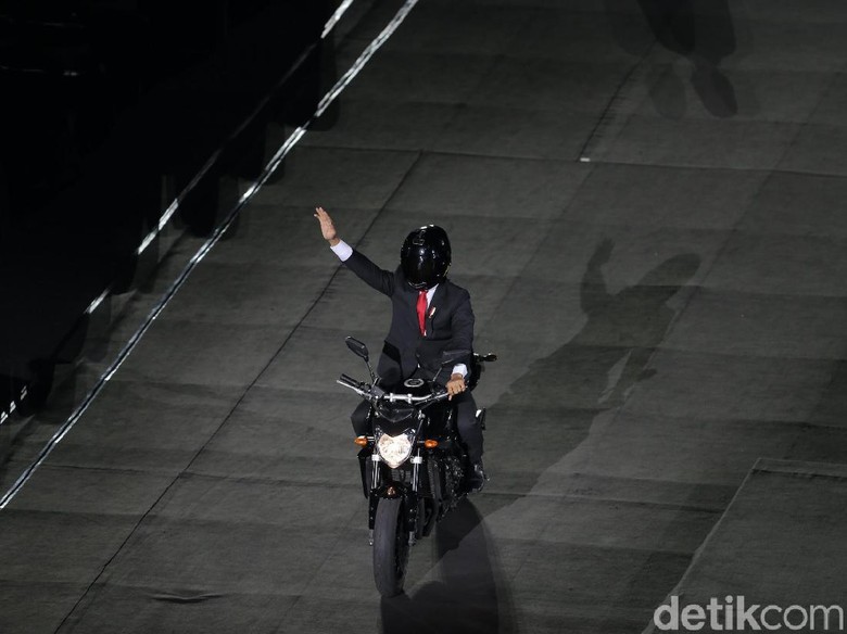Aksi Jokowi Naik Moge di Asian Games, Kaesang: Saya Tadi Stuntman Aksi Jokowi Naik Moge di Asian Games, Kaesang: Saya Tadi Stuntman