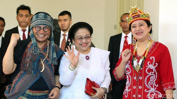 Cinta Indonesia! Adu Gaya Para Pejabat Pakai Baju Adat di HUT ke-73 RI