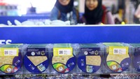 Big Store ini menjual berbagai macam merchandise, mulai dari kaos, boneka hingga kacamata.