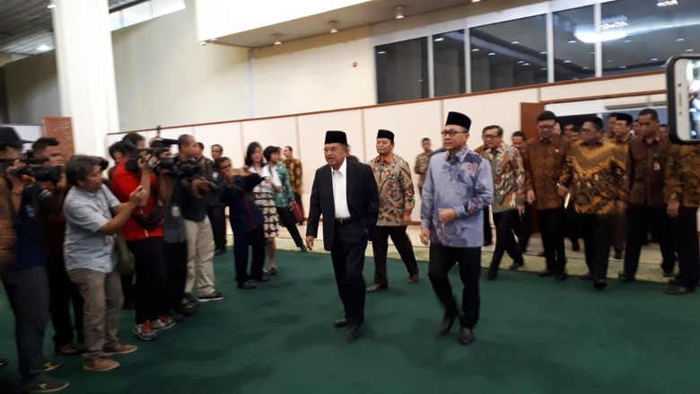 JK Ingatkan Pentingnya Konstitusi di Tengah Kemajuan Teknologi JK Ingatkan Pentingnya Konstitusi di Tengah Kemajuan Teknologi