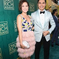 Namun berkat dukungan istri, Henry Golding menerima tawaran tersebut. Ya, Henry sudah berkeluarga. Istrinya adalah Liv Lo, presenter asal Taiwan, keturunan Italia. (Foto: Getty Images)