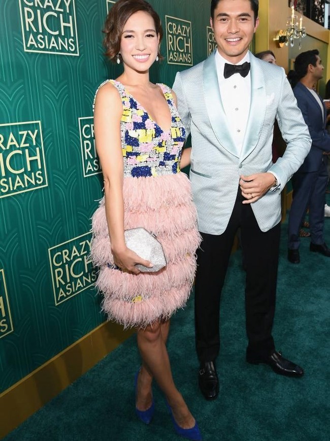 Namun berkat dukungan istri, Henry Golding menerima tawaran tersebut. Ya, Henry sudah berkeluarga. Istrinya adalah Liv Lo, presenter asal Taiwan, keturunan Italia. (Foto: Getty Images)