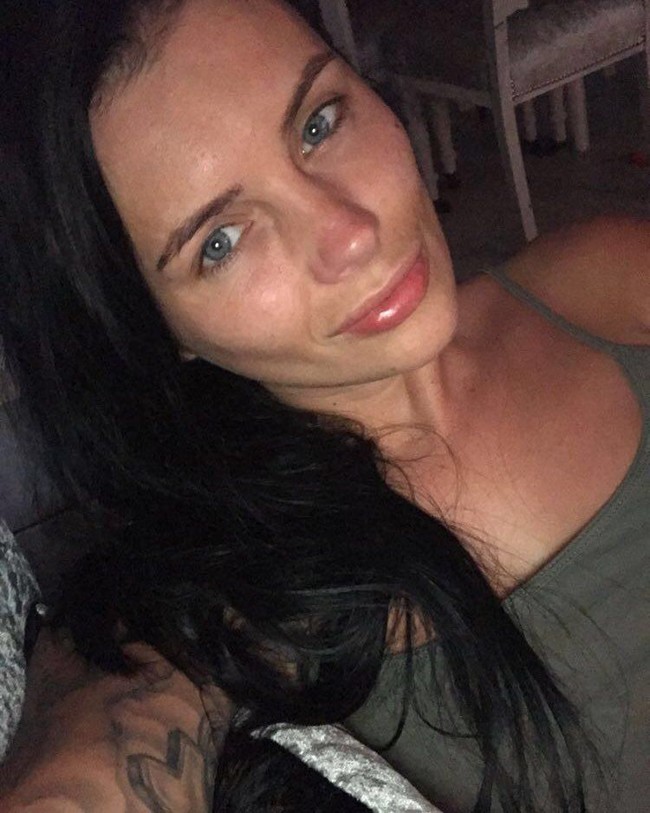 Jadi bangkrut, karena itu kini ia ingin membuka lembaran baru yang dimulai dari menempuh pendidikan di University of Central Lancashire. Foto: Instagram/@callierogers86