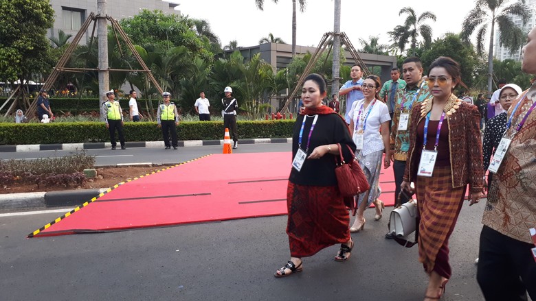 Bareng Mayangsari, Titiek Soeharto Ikut Nonton Opening Asian Games Bareng Mayangsari, Titiek Soeharto Ikut Nonton Opening Asian Games