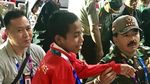 Aksi Joni: Panjat Tiang, Duduki Kursi Menteri, Nonton Asian Games