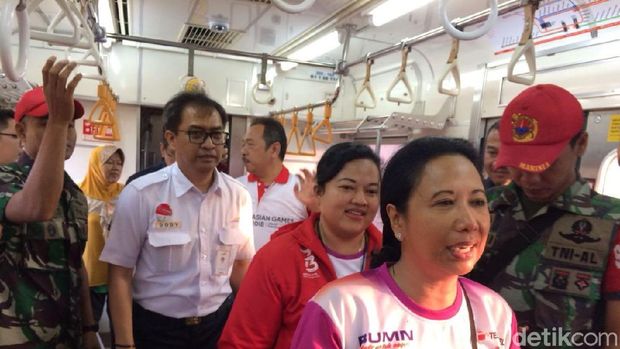 Pagi-pagi, Rini dan Direksi BUMN Cek Jalur KRL