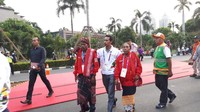 Kedua orang tua Joni tampak mengenakan jaket merah Asian Games (Foto: Faiq Hidayat/detikcom)