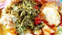 Siapa yang ngga tergoda dengan tampilan ketupat diairam gulai paki plus kerupuk merah ini? Foto: Instagram @amrinarempoknyimas