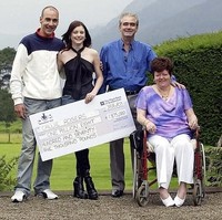 Callie Rogers menjadi pemenang lotere termuda di usia 16 tahun ketika menerima uang senilai hampir £2 juta atau Rp 36,4 miliaran pada 2003. Sayangnya karena mendadak kaya di usia muda, Callie malah memanfaatkannya dan jatuh bangkrut.Foto: Instagram/@callierogers86