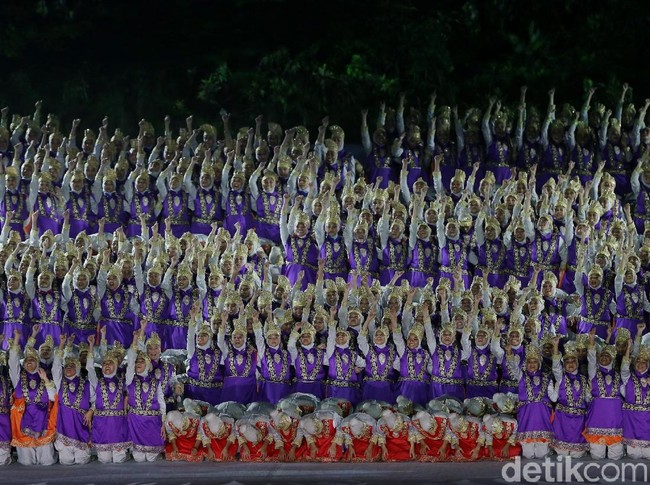 Asian Games 2018 juga menjadi ajang bagi sejumlah desainer mode Indonesia untuk unjuk gigi. Ada yang terlibat dalam acara pembukaan, materi kampanye, hingga kirab obor Asian Games. (Foto: Agung Pambudhy)