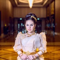 Sebelumnya Denny merupakan aktris yang kerap memerankan berbagai film di Kamboja. (Foto: Dok. Facebook Denny Kwan)
