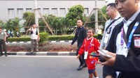 Usai dari kantor Kemenpora, Joni diajak untuk menyaksikan pembukaan Asian Games di Stadion Gelora Bung Karno.  (Foto: Faiq Hidayat/detikcom)