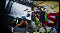 Kelas boxing di Rumah Cemara oleh Gina Afriani.