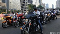 Ratusan moge terlibat dalam konvoi ini. Foto: Ridwan Arifin