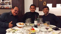 Mendapat kunjungan PSSI di Madrid, Luis makan siang bersama di restoran Asador Donostiarra. Salad dan cold cuts jadi santapan mereka. Foto: Instagram @luismillacoach