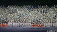 Gerakan demi gerakan langsung membuat penonton terkagum-kagum.