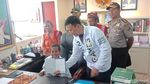Aksi Joni: Panjat Tiang, Duduki Kursi Menteri, Nonton Asian Games