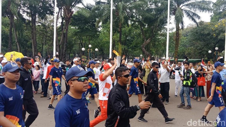 Dari Chris John, Obor Asian Games Diterima Ketua DPR Dari Chris John, Obor Asian Games Diterima Ketua DPR