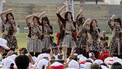 JKT 48 Ramaikan Pawai Obor Asian Games 2018 di Tugu Monas