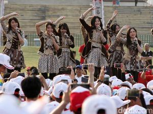 JKT 48 Ramaikan Pawai Obor Asian Games 2018 di Tugu Monas