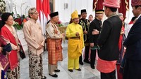 Jokowi menggelar acara potong tumpeng syukuran hari ulang tahun (HUT) ke-73 RI di Istana Merdeka, Jakarta.