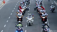 Komunitas motor gede (moge) pun turut serta mengawal pawai obor Asian Games dari Tugu Monas menuju Stadion GBK.