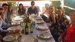 Manisnya Mantan Kekasih Pangeran Harry, Chelsy Davy Saat Kulineran dan Mancing