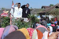 Saat 'Jokowi' dan 'Prabowo' Berdampingan di Karnaval Agustusan