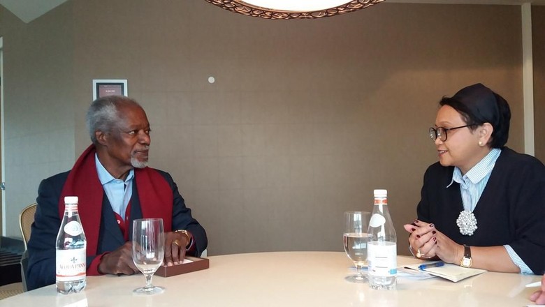 Menlu Retno Pajang Foto Kenangan Kofi Annan, Ucapkan Duka Cita Menlu Retno Pajang Foto Kenangan Kofi Annan, Ucapkan Duka Cita
