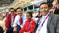 Di GBK, Joni sempat bertemu dengan Seskab Pramomo Anung, Menko Maritim Luhut B Pandjaitan, Menko Polhukam Wiranto, hingga Panglima TNI di acara pembukaan Asian Games 2018 (Foto: dok. Twitter Pramono Anung)