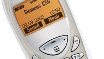 Salah satu ponsel favorit di masa kejayaan Siemens. Rilis tahun 2002, ini adalah Siemens C55. (istimewa/phonearena)