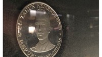Pada peringatan 25 tahun kemerdekaan RI pada 1970. BI menerbitkan uang logam khusus pecahan Rp 1.000 yang berbahan perak bergambar Jenderal Sudirman. Istimewa/Dok. Bank Indonesia.