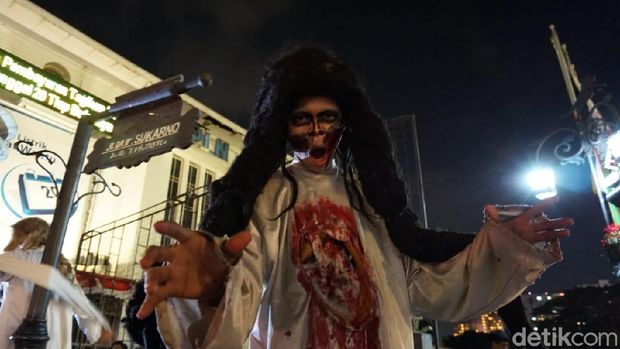 Mendulang Rupiah dari Jadi Hantu 