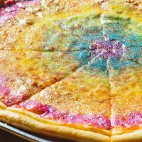 Cantiknya! Pizza Keju Bertabur Glitter Pelangi yang Lagi Hits
